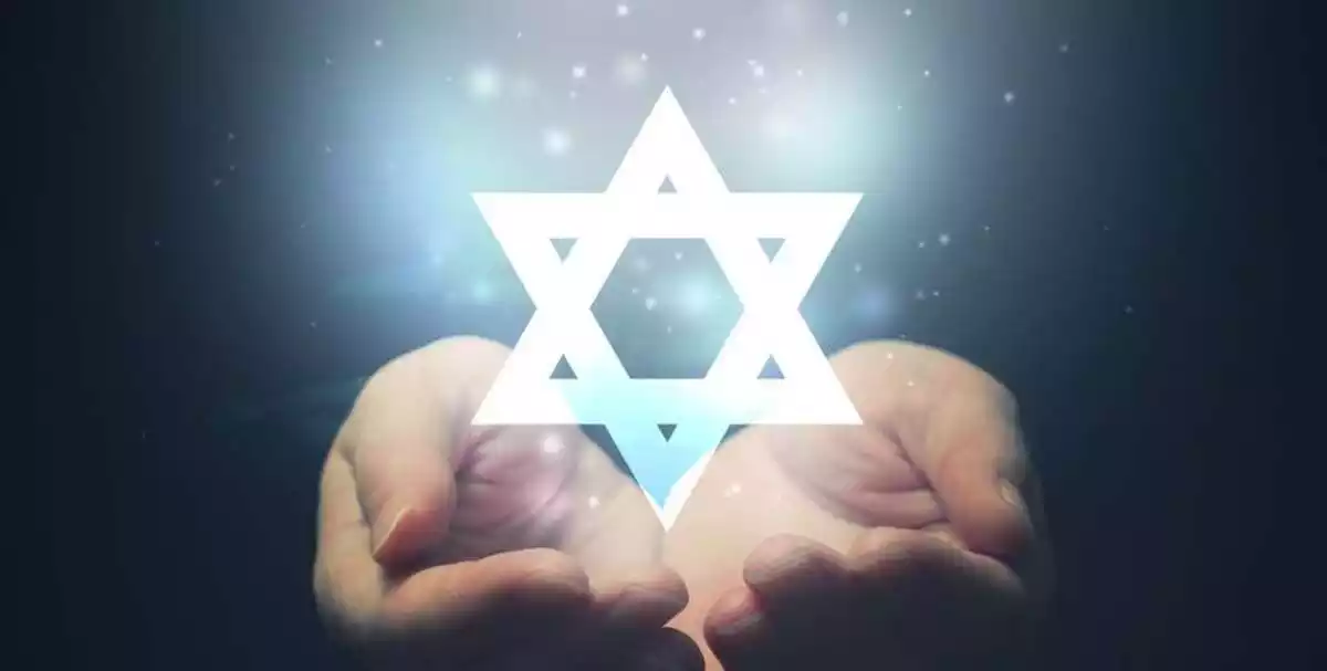 hands with the Star of David