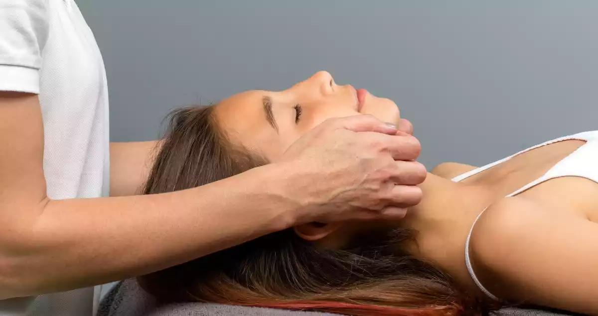 Reiki: Healing Benefits of This Alternative Therapy
