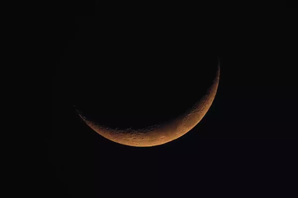 Crescent moon with a black sky background